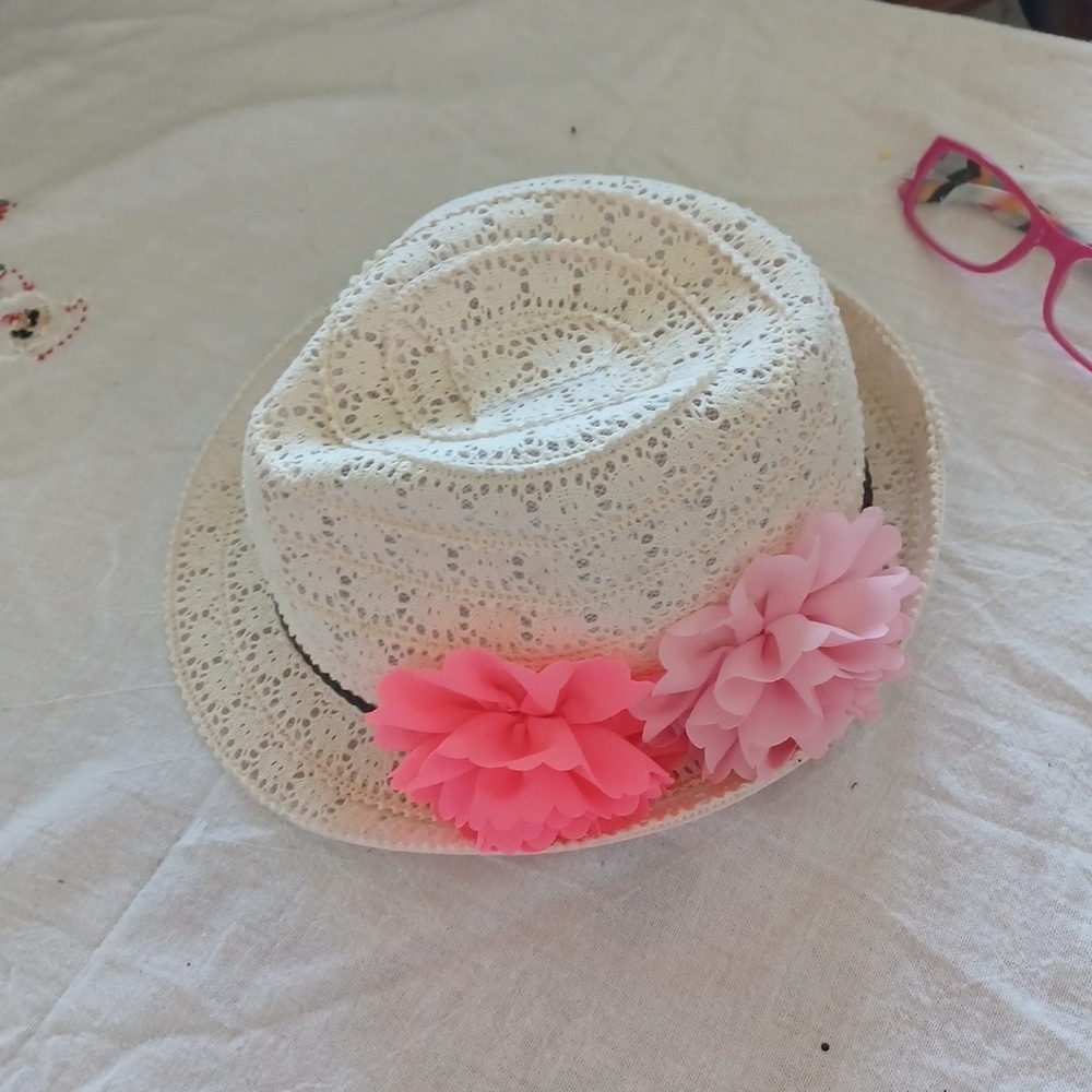 Cappelli kids hat, cream crochet/lace with pink flowers